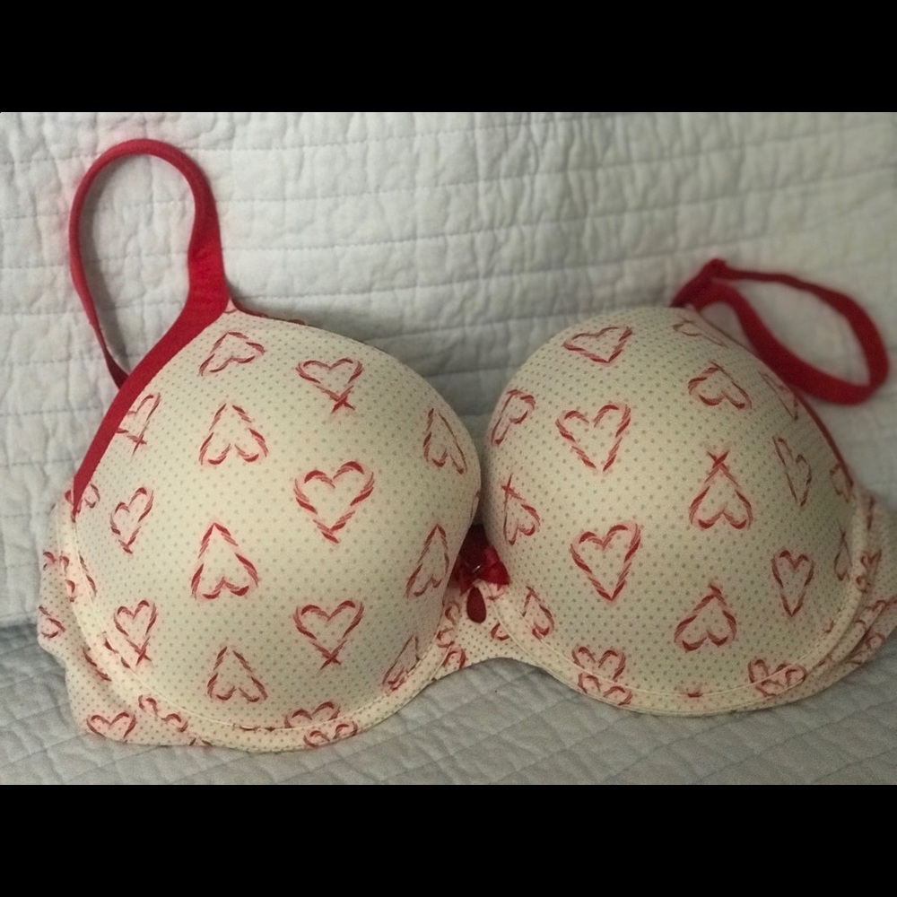 (Body) Victoria’s Secret bra 38D